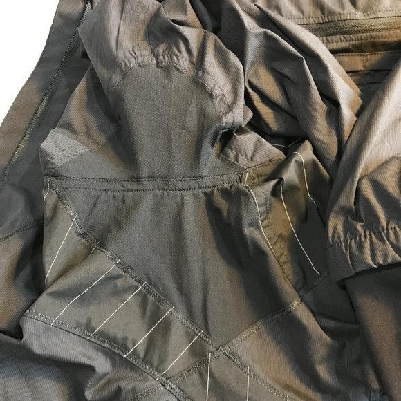 Like New Lululemon Run: Hustle Jacket - Picture 9 of 15